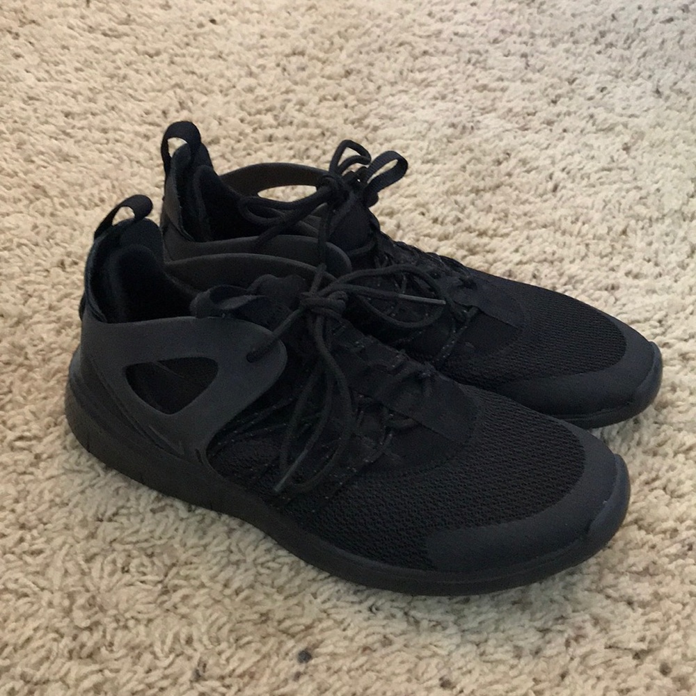 Black nike running shoes size 6.5 - new!